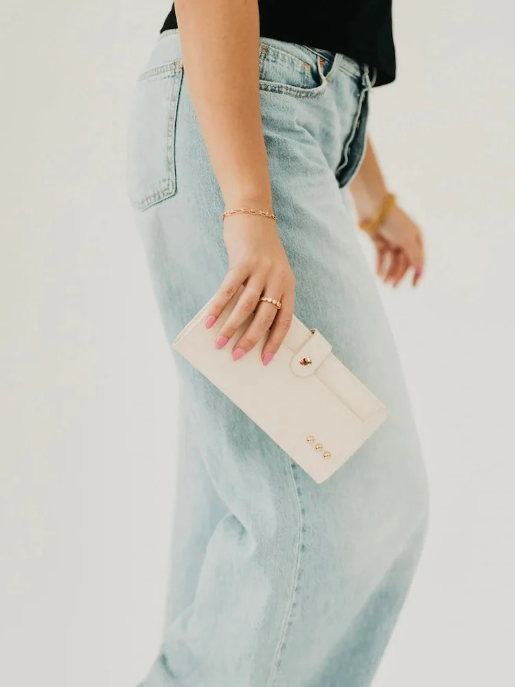 Essentials Carryall Wallet - Image 2